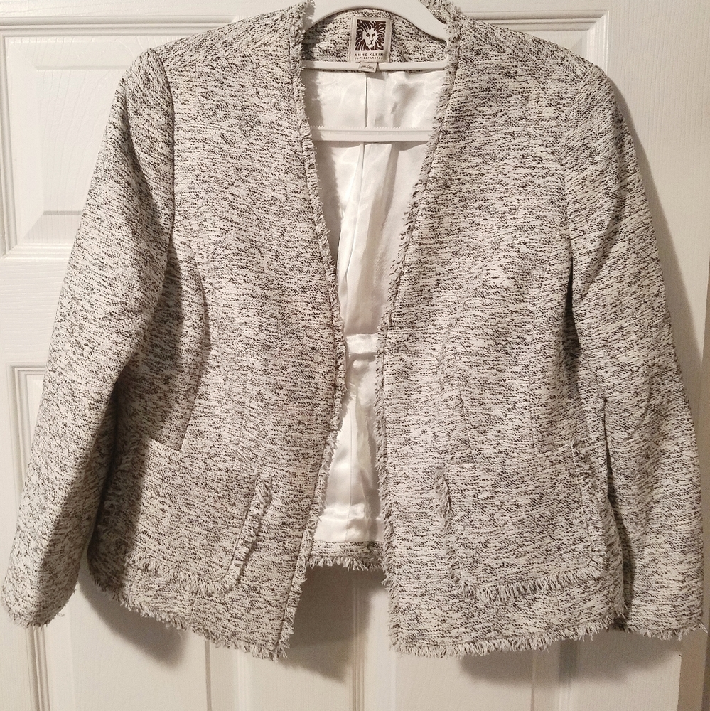 Anne Klein Preppy 90s stylw White Boucle 3/4 Sleeve Suit Jacket